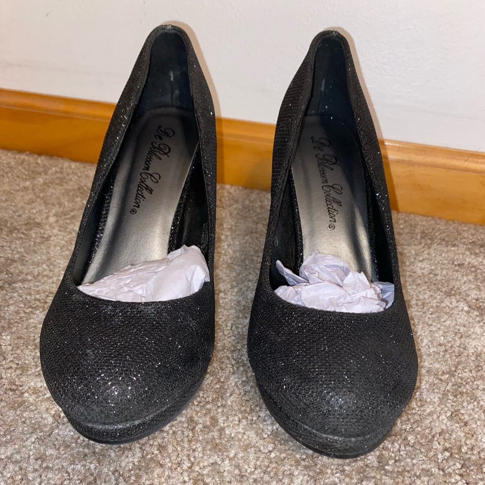 Black Heels - Picture 4 of 5